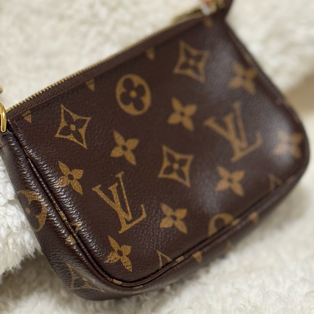 Louis Vuitton Mini Pochette In Monogram